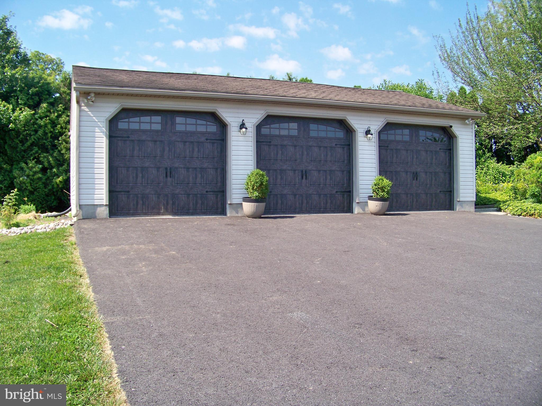 270 Little Britain Road Nottingham, PA 19362 - Photo 3 of 25 Detached Three-Car Garage