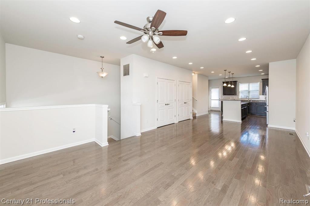 855 Barclay Circle Rochester Hills, MI 48307 - Photo 5 of 30