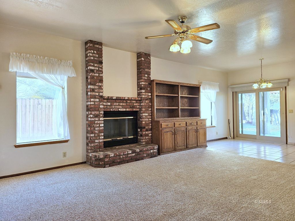 308 West Cielo Avenue Ridgecrest, CA 93555 - Photo 8 of 43