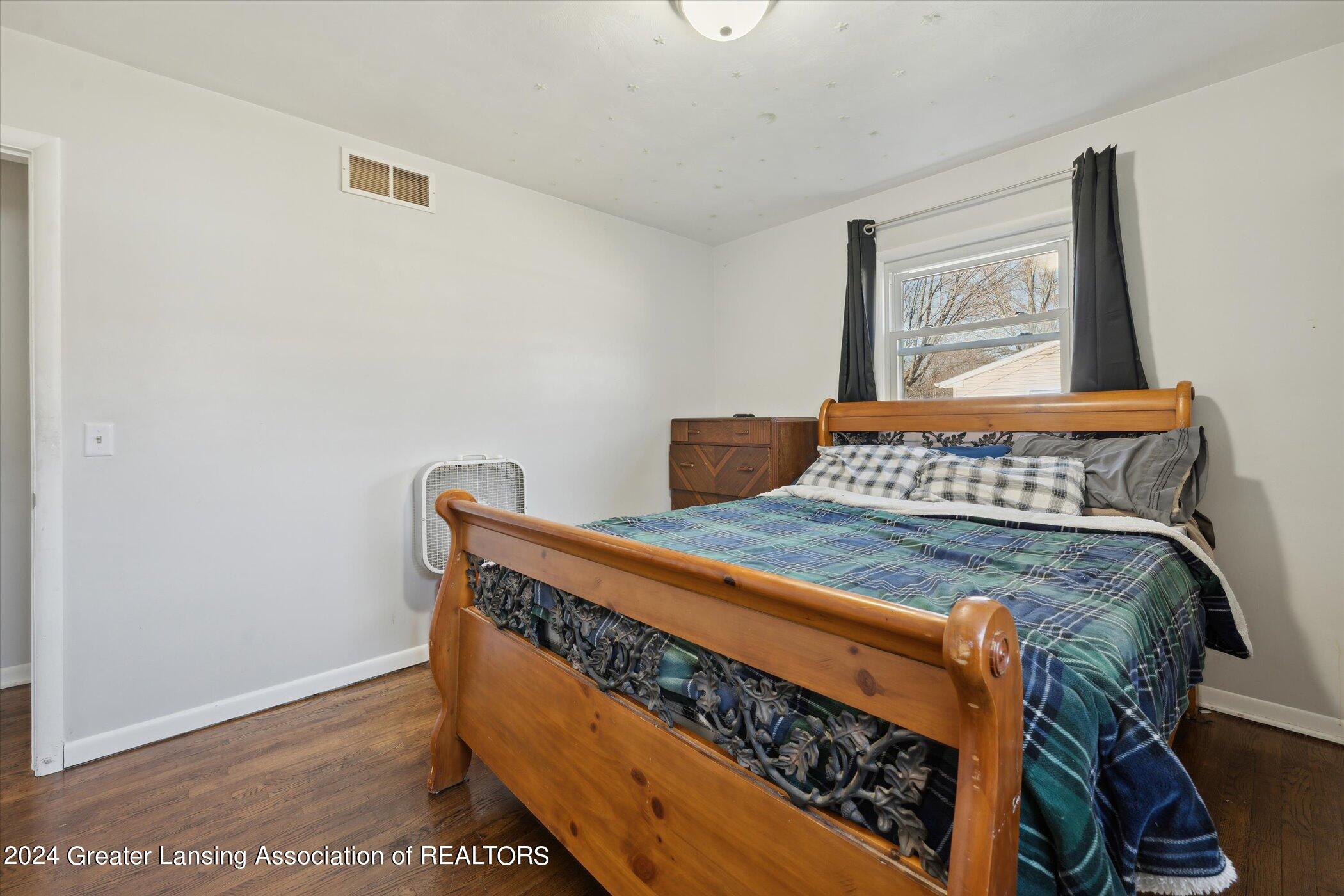 2276 Reed Street Lansing, MI 48911 - Photo 21 of 40 21-2276-Reed-St-Lansing-MI-48911-WindowS