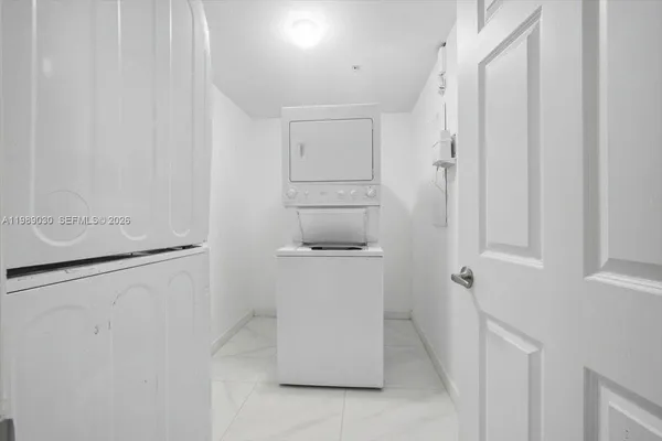 $4,400 | 8390 Southwest 72nd Avenue, Unit 106, Miami, FL 33143