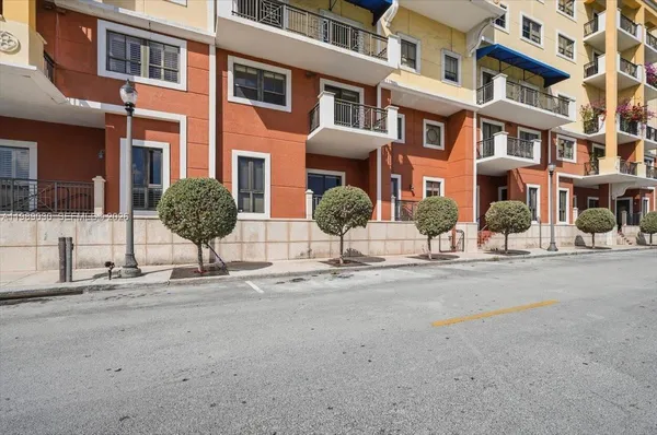 $4,400 | 8390 Southwest 72nd Avenue, Unit 106, Miami, FL 33143