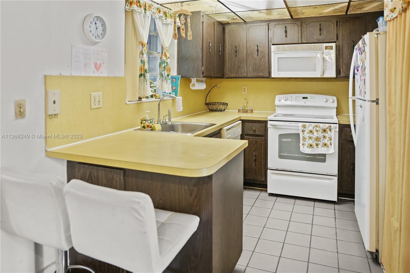 21 Southwest 109th Avenue, Unit B7 Sweetwater, FL 33174 - Photo 6 of 20