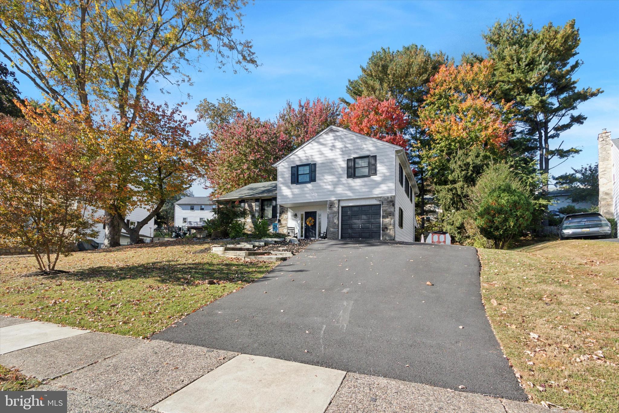 318 Hemlock Lane Springfield, PA 19064 - Photo 2 of 35