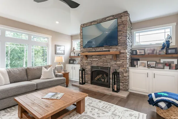 $834,900 | 54706 Columbia Bay Drive, Osceola, IN 46561