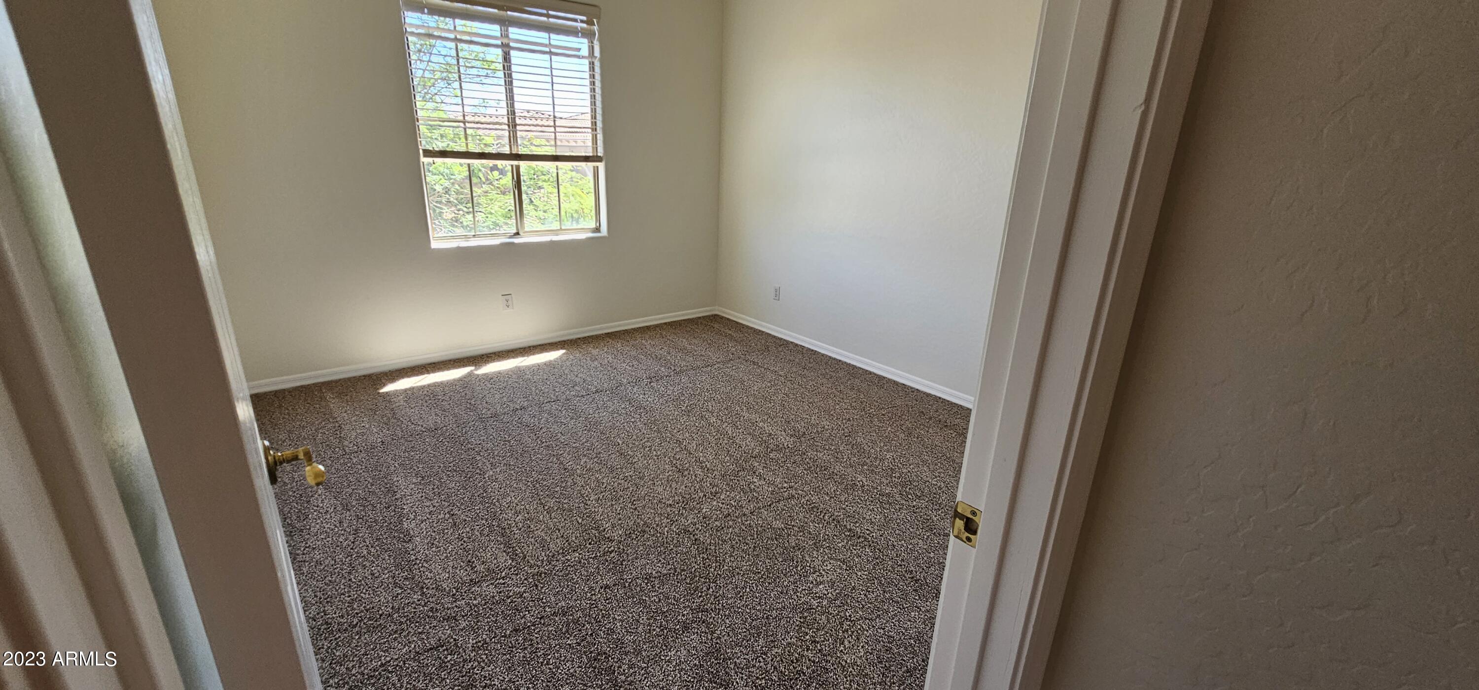 3989 East Hummingbird Lane Phoenix, AZ 85050 - Photo 8 of 18 20230620_142827