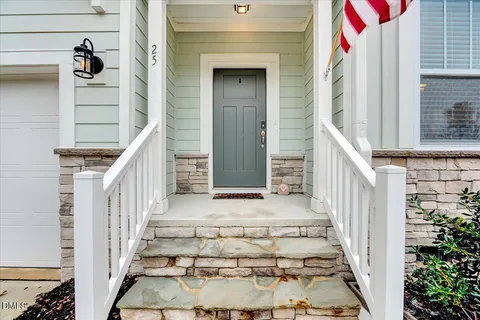 a view of entryway with a front door