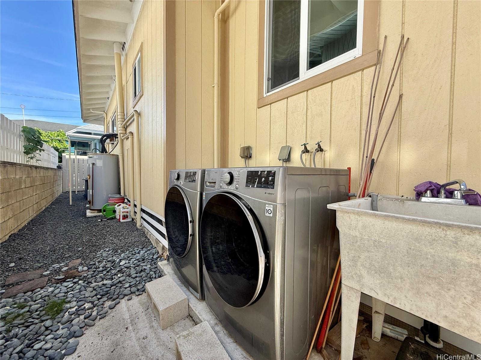 1424 Holelua Place Honolulu, HI 96817 - Photo 24 of 25 Front load washer/dryer