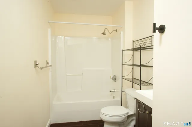 $449,900 | 15 Greenwich Lane, Unit 15, Avon, CT 06001