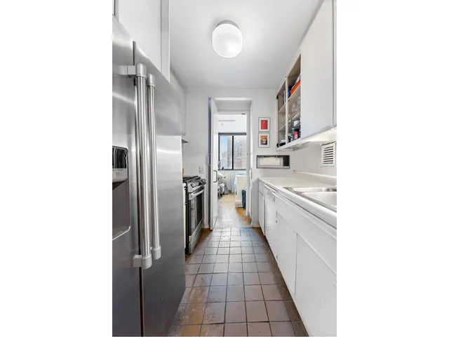 $1,100,000 | 245 East 93rd Street, Unit 22C | Upper East Side