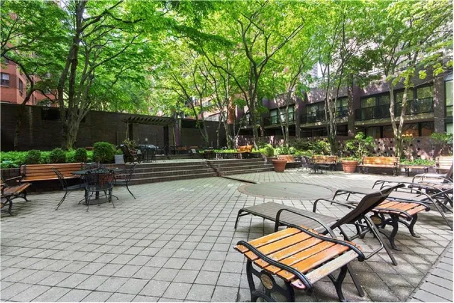 $1,100,000 | 245 East 93rd Street, Unit 22C | Upper East Side