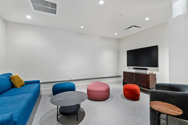 $1,100,000 | 245 East 93rd Street, Unit 22C | Upper East Side