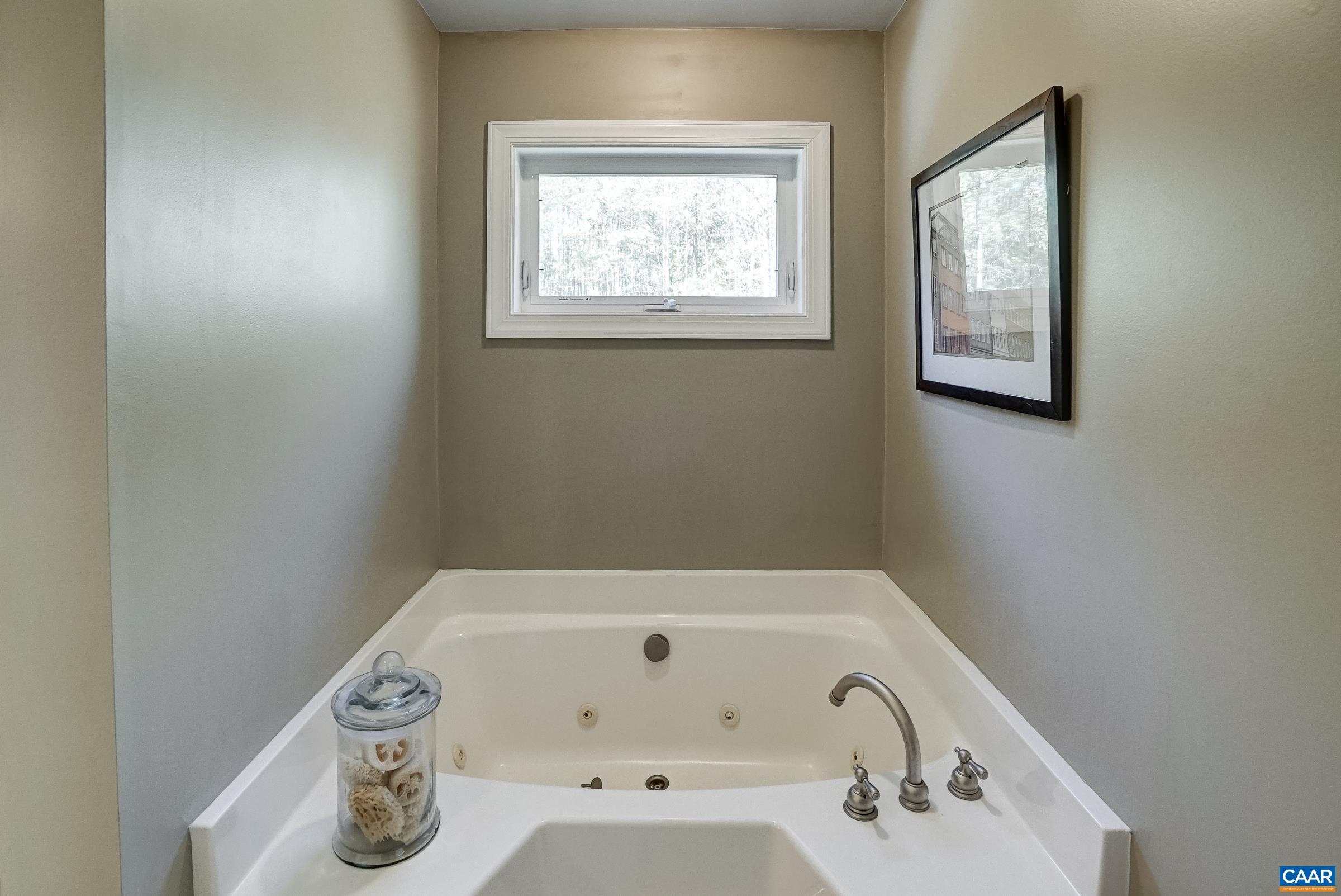3536 Preddy Creek Road Charlottesville, VA 22911 - Photo 32 of 68 Jacuzzi soaking tub.