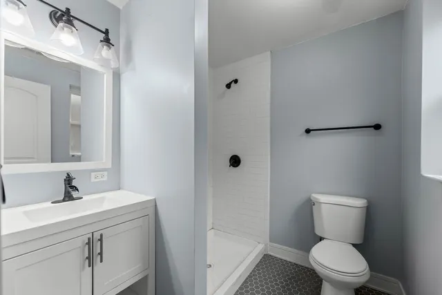 $1,950 | 7752 South Wood Street, Unit 1, Chicago, IL 60620