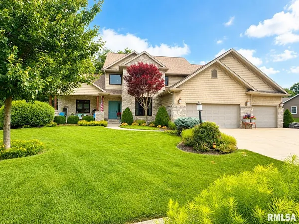 $684,900 | 124 Cherokee Drive, Groveland, IL 61535