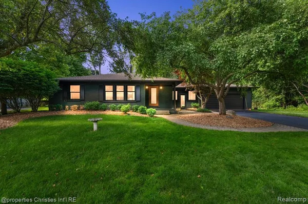 $589,000 | 27331 Gardenway Road, Franklin, MI 48025