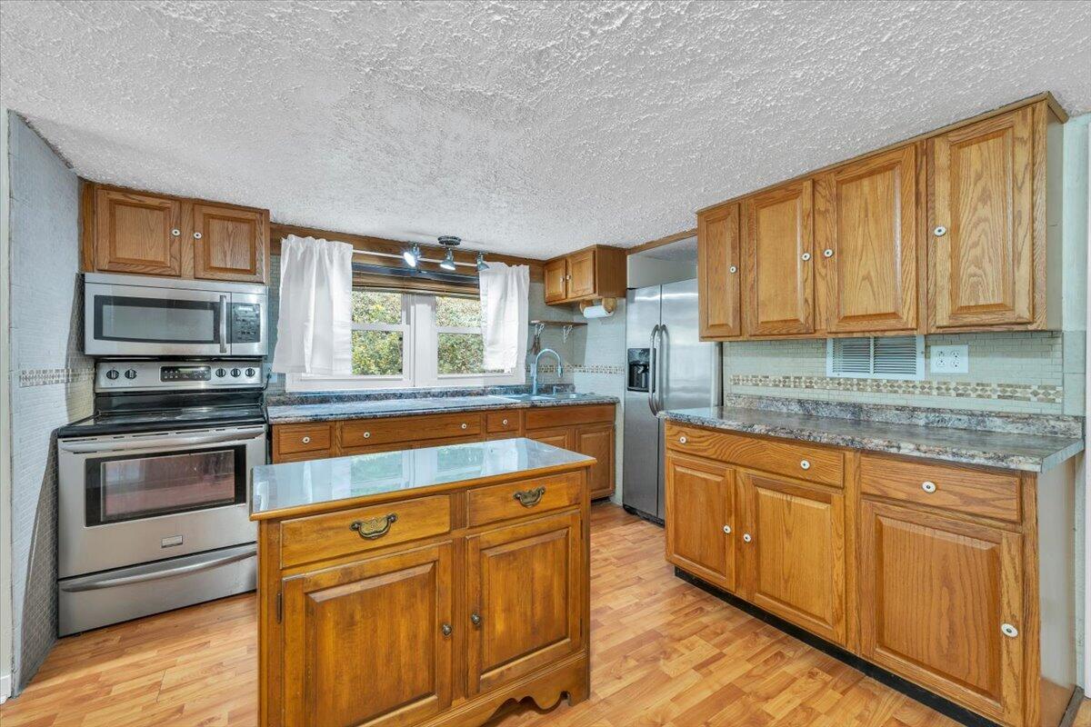 2840 Sha-Al Road Roanoke, VA 24014 - Photo 10 of 57 10-MIB00440