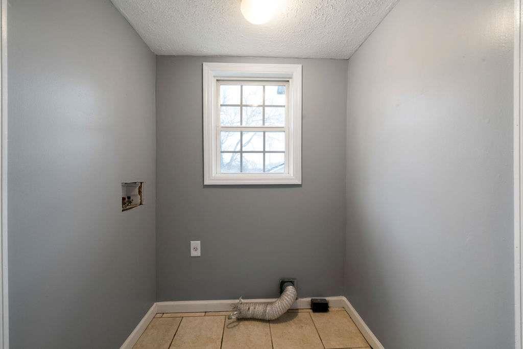 425 North Marble Street Rockmart, GA 30153 - Photo 22 of 26 a room with a window