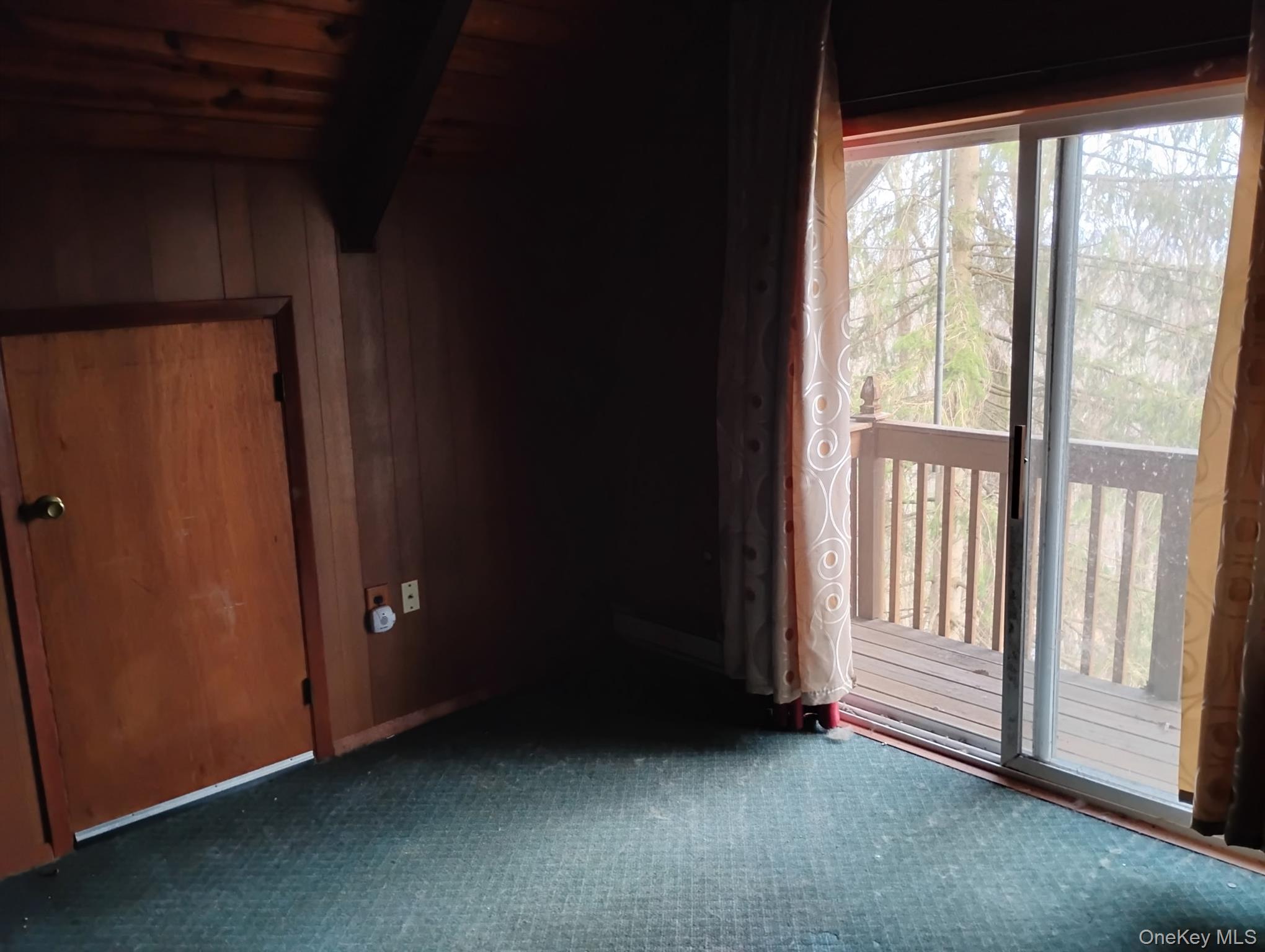 120 Swallow Court Bushkill, PA 18324 - Photo 19 of 39 an empty room with windows