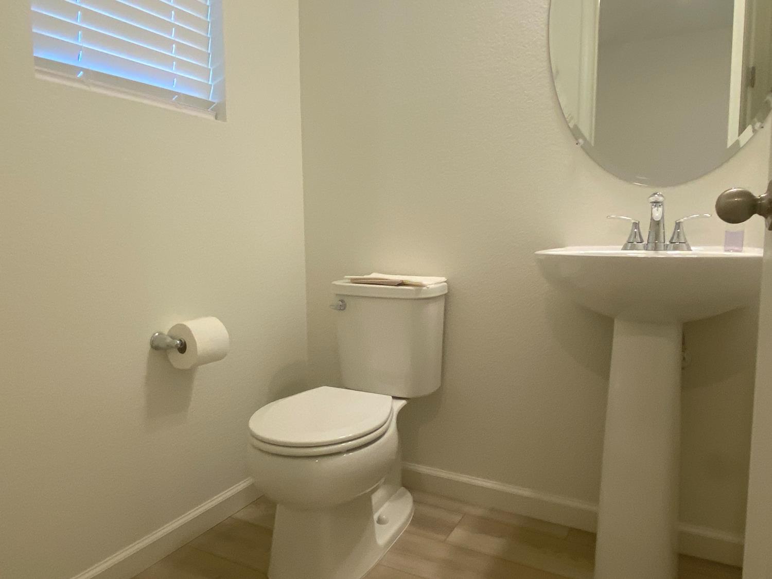 564 Spalding Way Lathrop, CA 95330 - Photo 4 of 28 Gallery Image 4