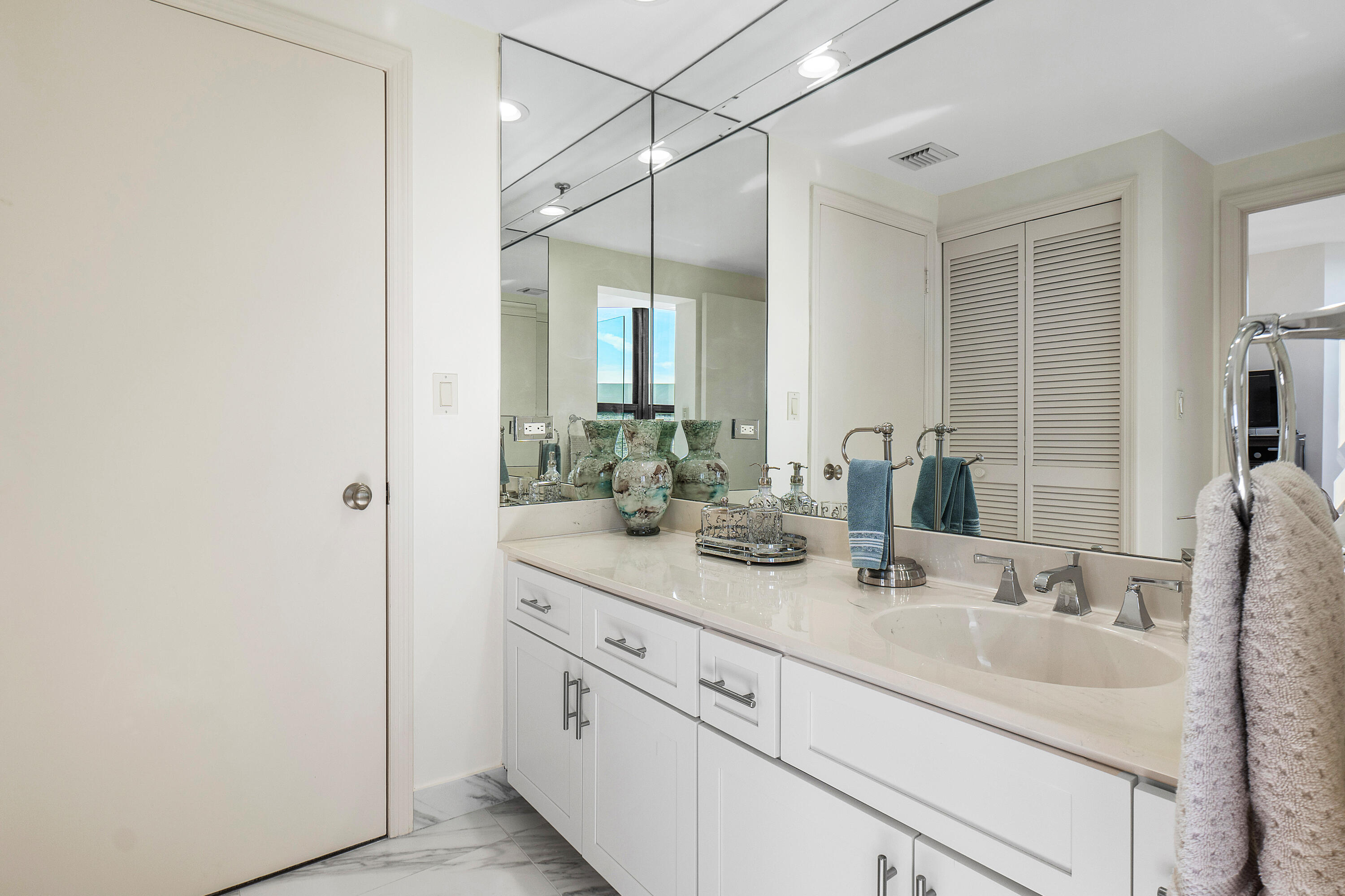 3120 South Ocean Boulevard, Unit 1502 Palm Beach, FL 33480 - Photo 17 of 26 a bathroom with a sink and a mirror