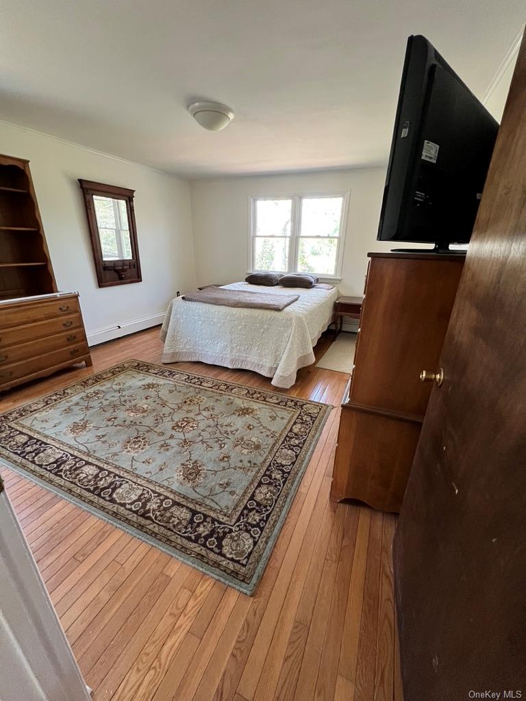 5 Lynncliff Road Hampton Bays, NY 11946 - Photo 26 of 31 a living room with rug floor and a rug