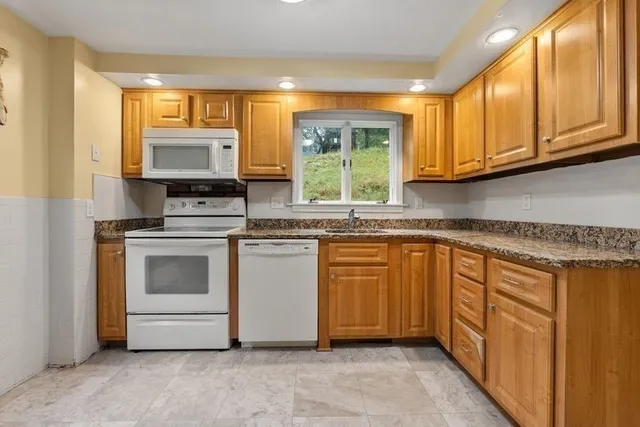 $675,000 | 9 Pond Terrace, Woburn, MA 01801