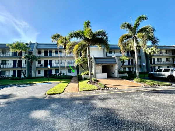 $1,900 | 4801 Esedra Court, Unit 104, Lake Worth, FL 33467
