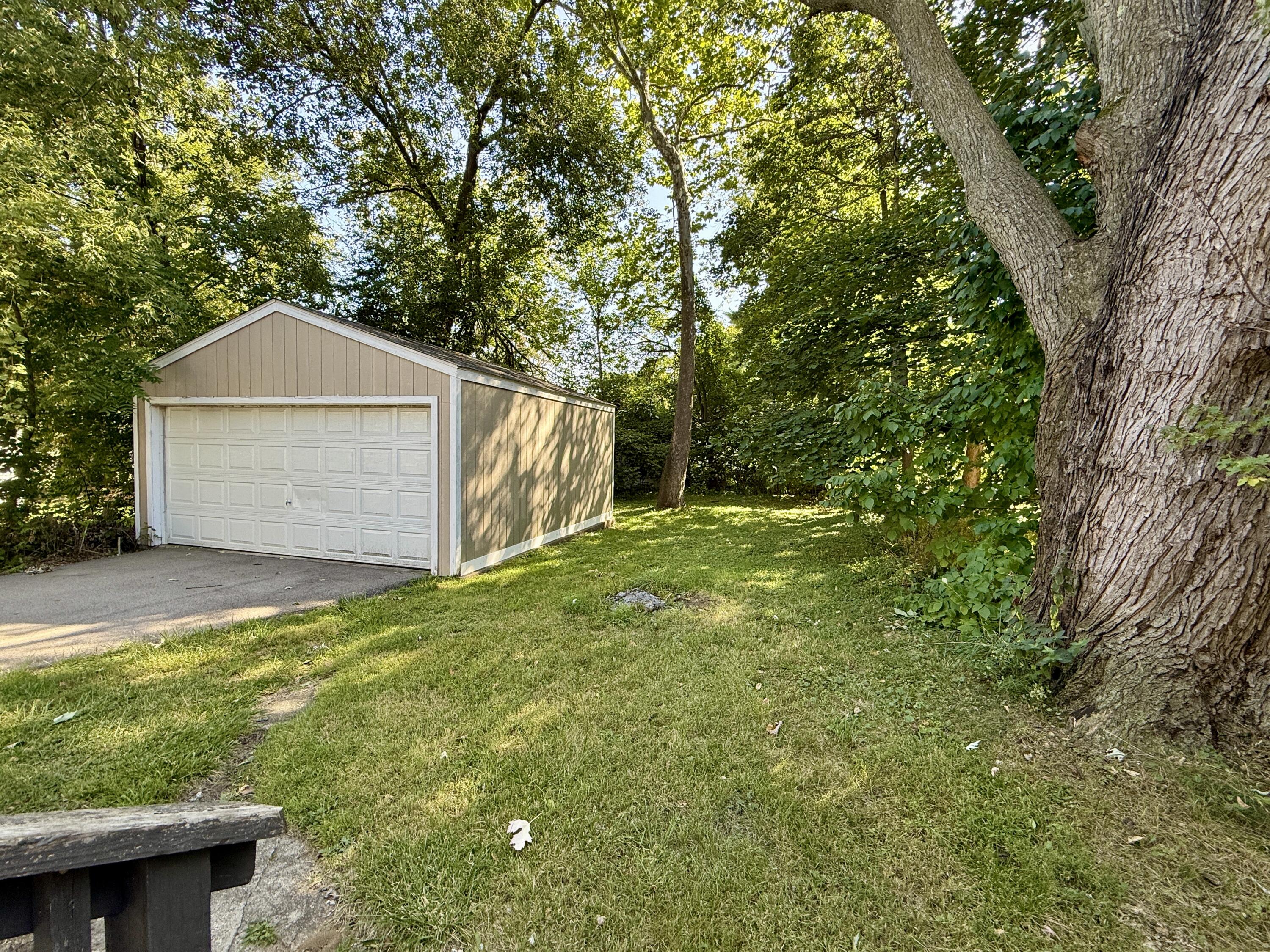 613 Gilbert Street Jackson, MI 49202 - Photo 9 of 29 IMG_4861