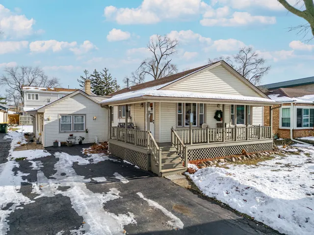 $365,900 | 303 North Elmwood Avenue, Wood Dale, IL 60191