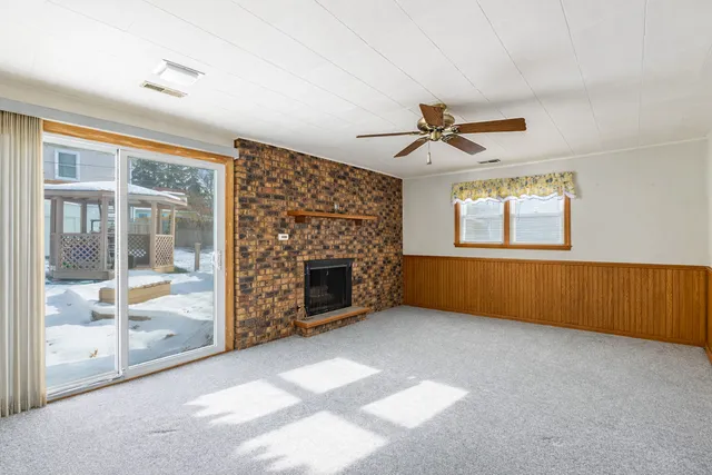 $365,900 | 303 North Elmwood Avenue, Wood Dale, IL 60191