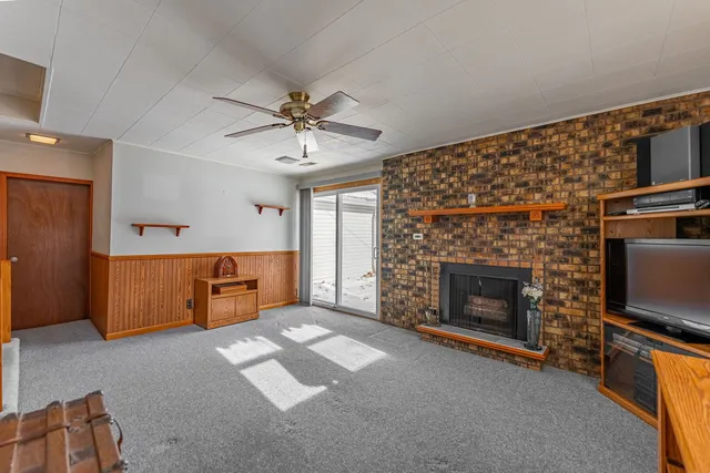 $365,900 | 303 North Elmwood Avenue, Wood Dale, IL 60191