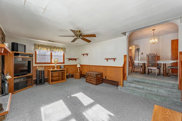 $365,900 | 303 North Elmwood Avenue, Wood Dale, IL 60191