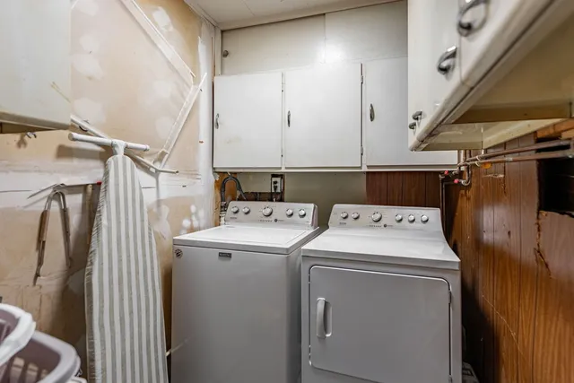 $365,900 | 303 North Elmwood Avenue, Wood Dale, IL 60191