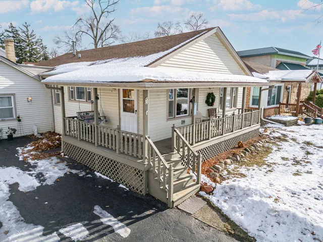 $365,900 | 303 North Elmwood Avenue, Wood Dale, IL 60191