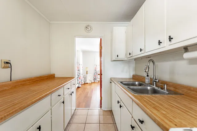 $365,900 | 303 North Elmwood Avenue, Wood Dale, IL 60191