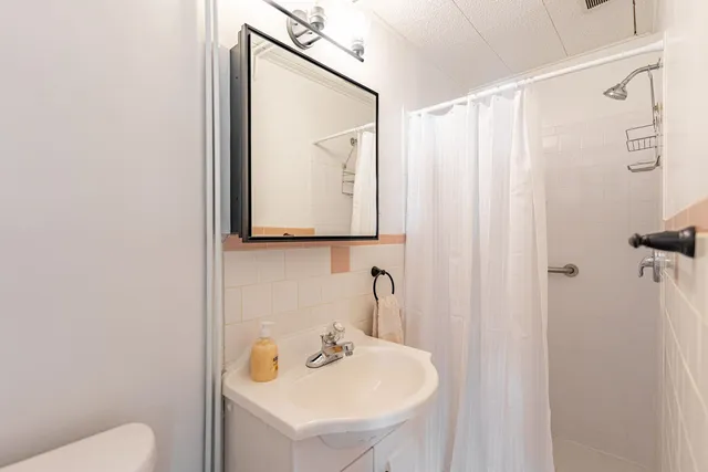 $365,900 | 303 North Elmwood Avenue, Wood Dale, IL 60191