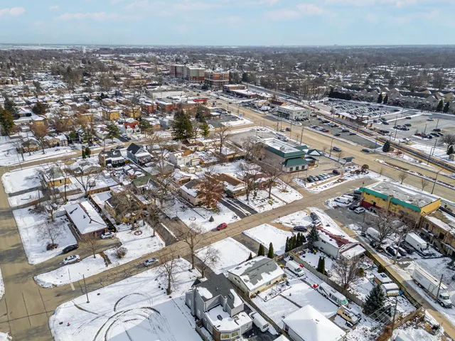 $365,900 | 303 North Elmwood Avenue, Wood Dale, IL 60191