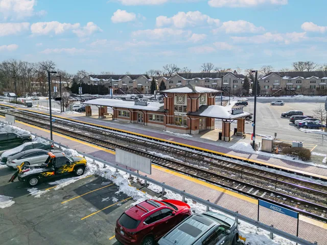 $365,900 | 303 North Elmwood Avenue, Wood Dale, IL 60191