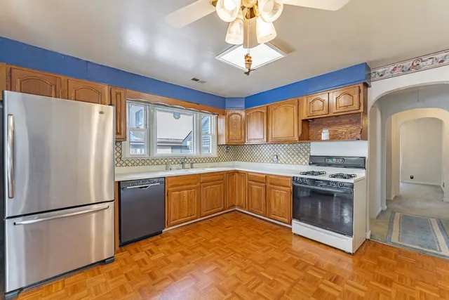 $365,900 | 303 North Elmwood Avenue, Wood Dale, IL 60191