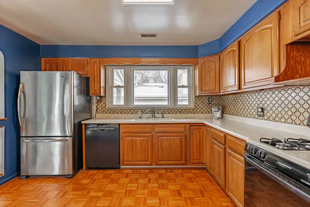 $365,900 | 303 North Elmwood Avenue, Wood Dale, IL 60191