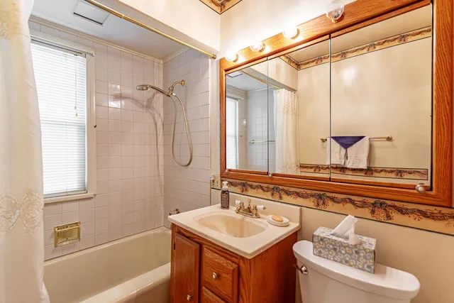 $365,900 | 303 North Elmwood Avenue, Wood Dale, IL 60191