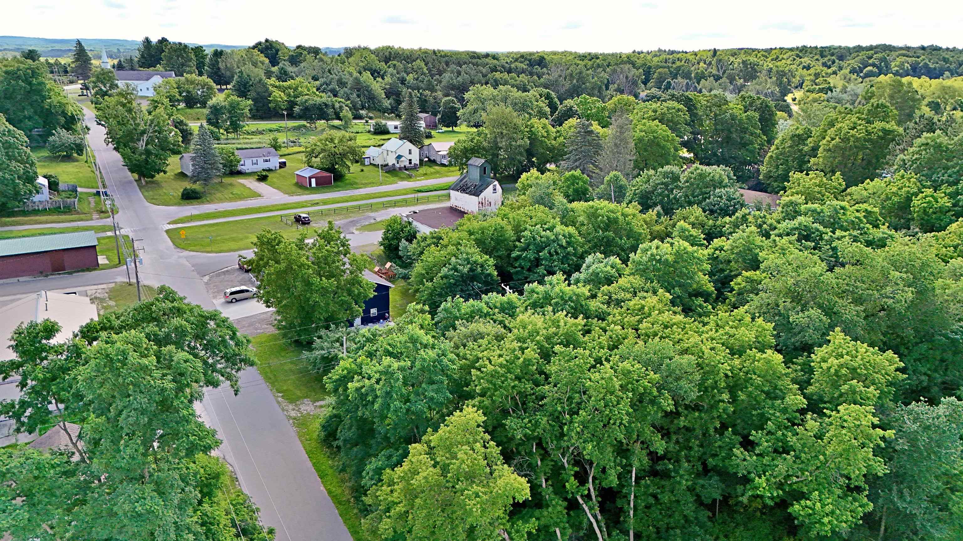 206 Howard Tustin, MI 49688 - Photo 6 of 31