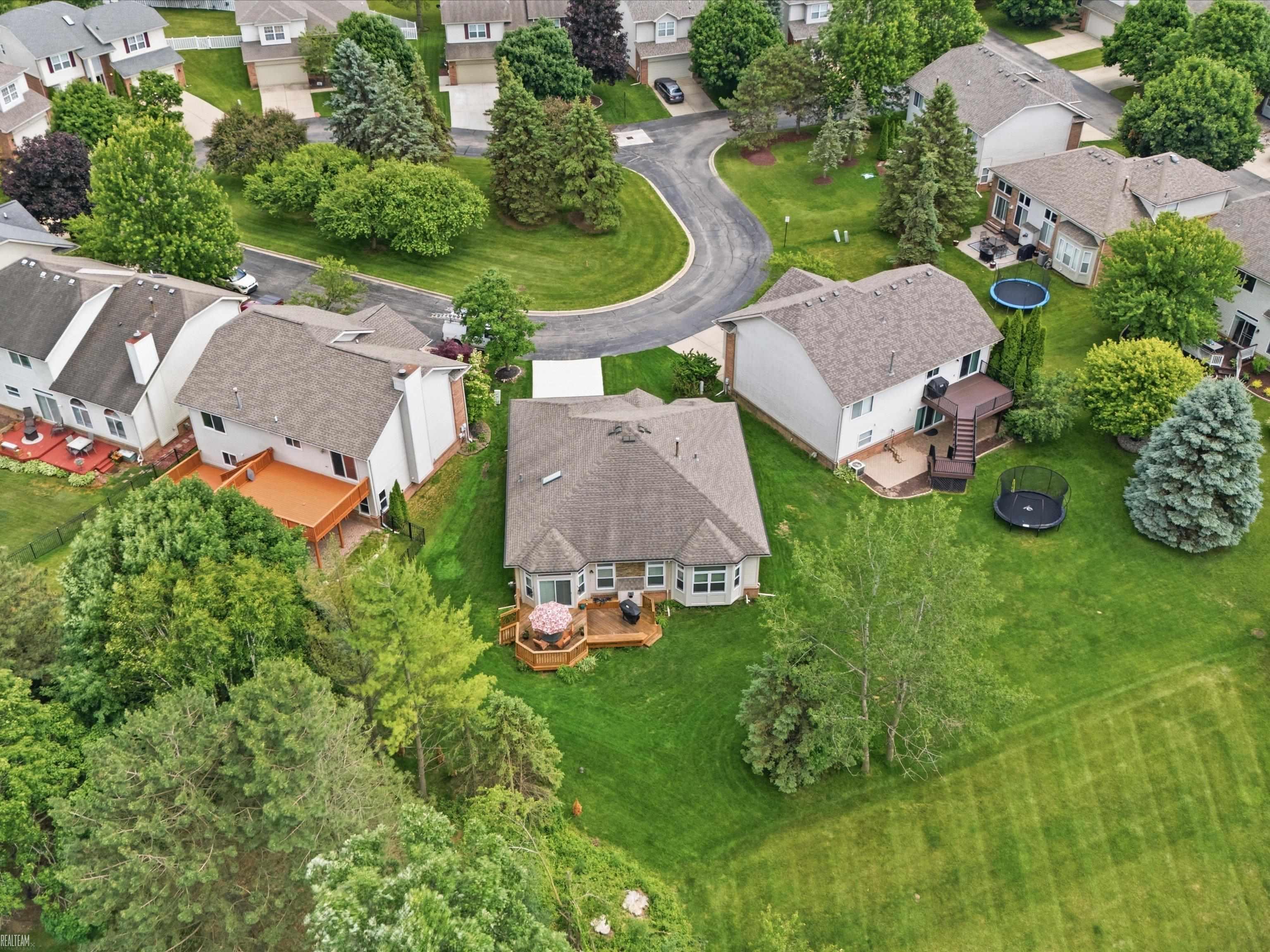4652 Amberwood Court Rochester, MI 48306 - Photo 39 of 45