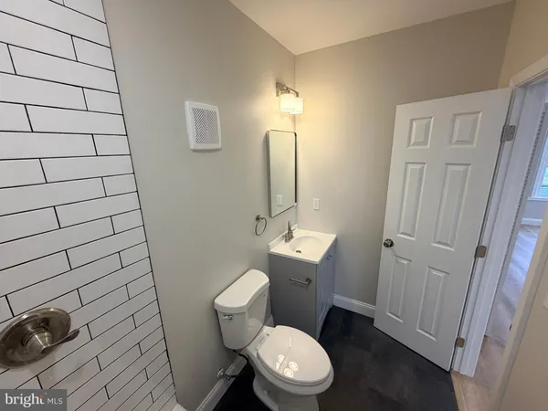$1,750 | 3 East Overlea Avenue, Unit 2, Baltimore, MD 21206