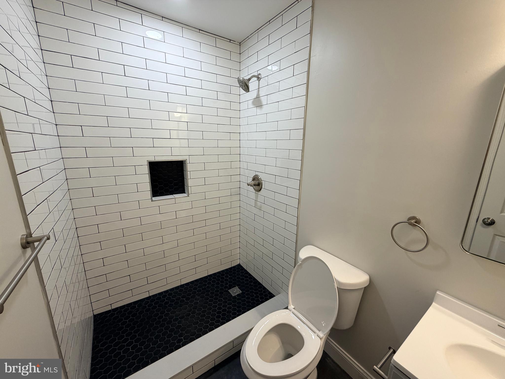 3 East Overlea Avenue, Unit 2 Baltimore, MD 21206 - Photo 20 of 24 En suite