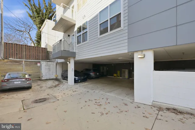 $680,000 | 401 15th Street Southeast, Unit 401, Washington, DC 20003