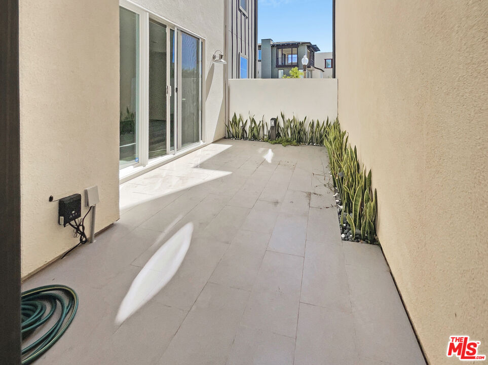 145 Stage Irvine, CA 92618 - Photo 20 of 20 a view of a bedroom with a wardrobe