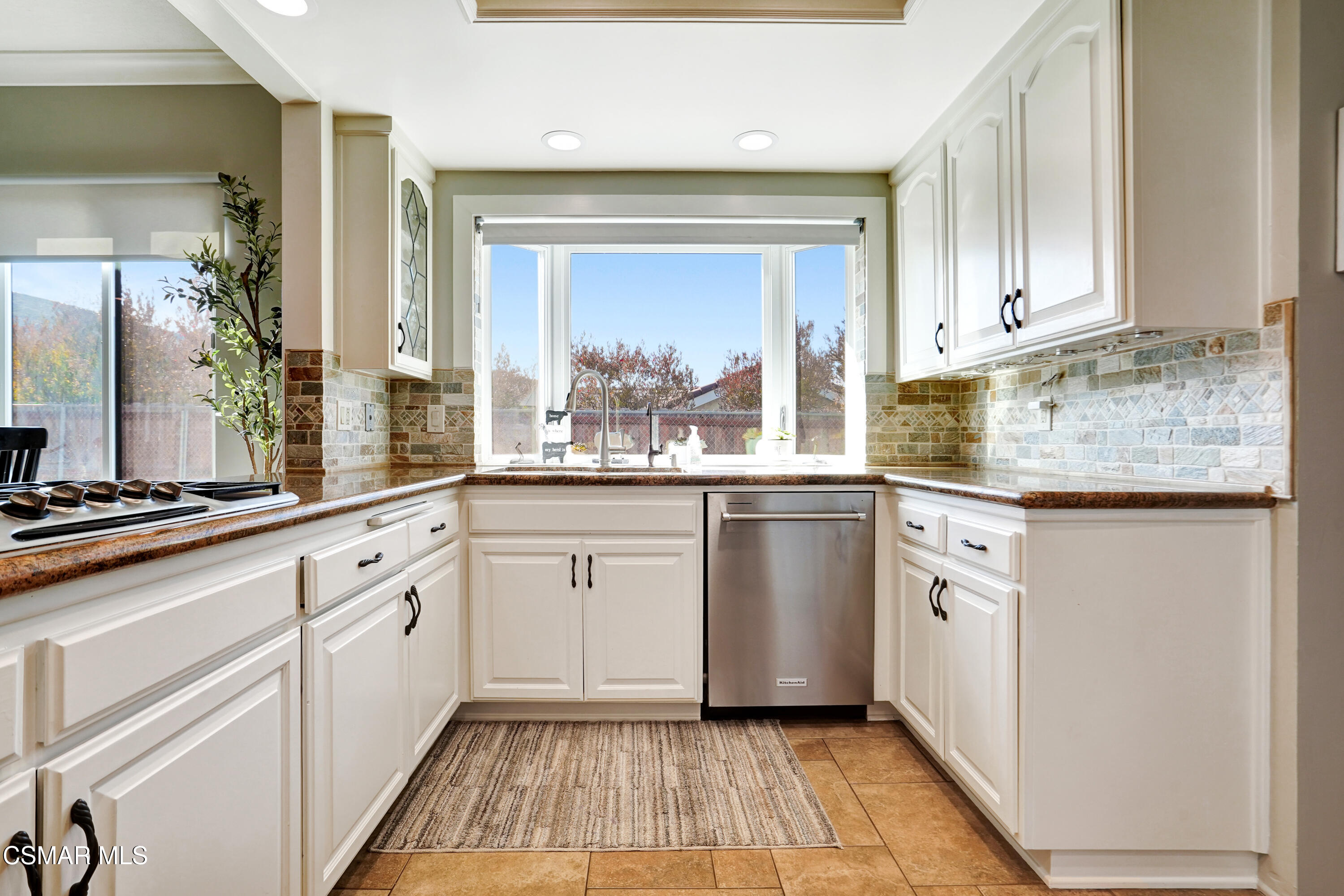 160 Wrangler Road Simi Valley, CA 93065 - Photo 17 of 65 160 Wrangler Rd, Simi Valley, CA 93065-1