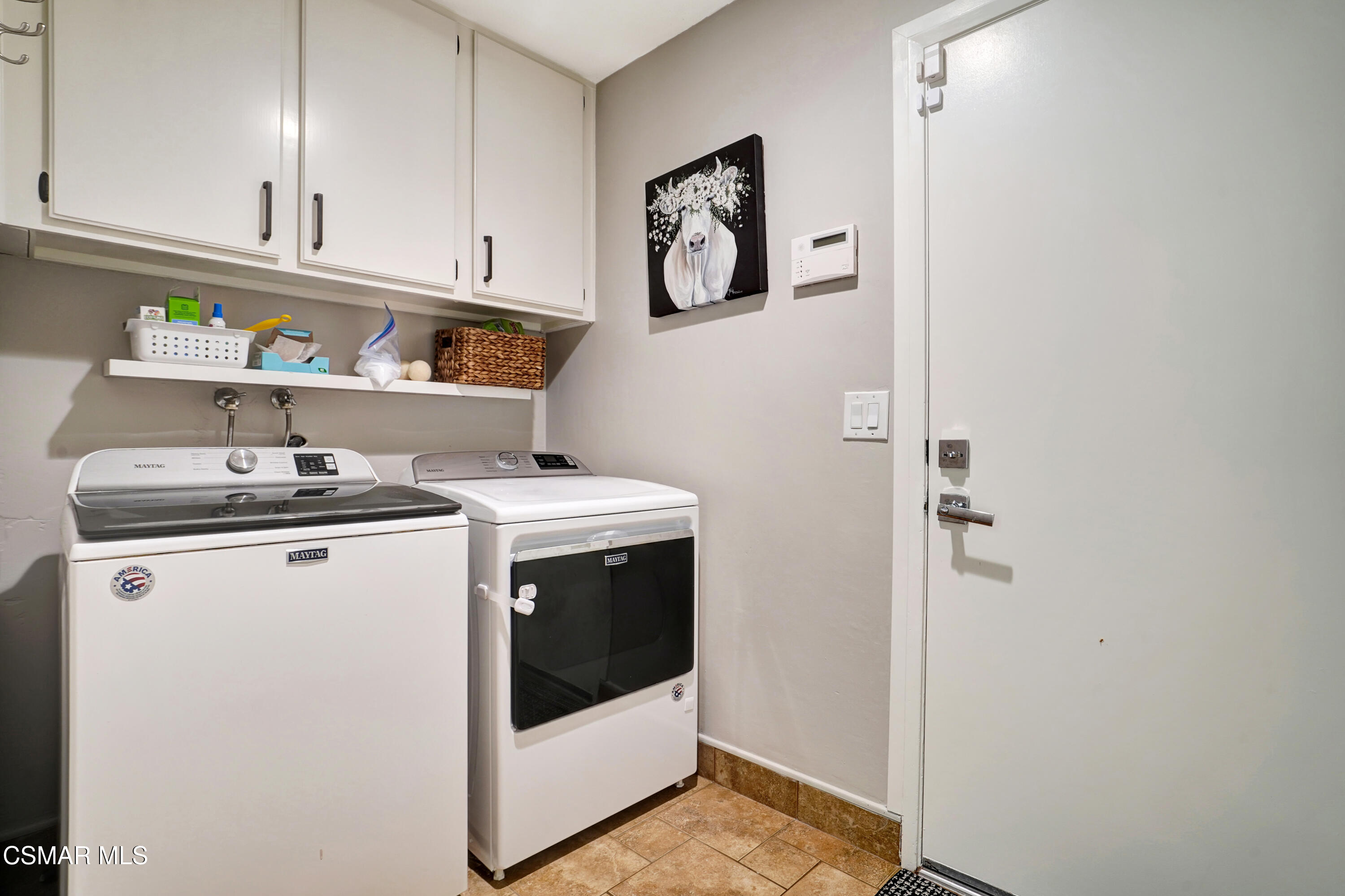 160 Wrangler Road Simi Valley, CA 93065 - Photo 33 of 65 a utility room with dryer and washer